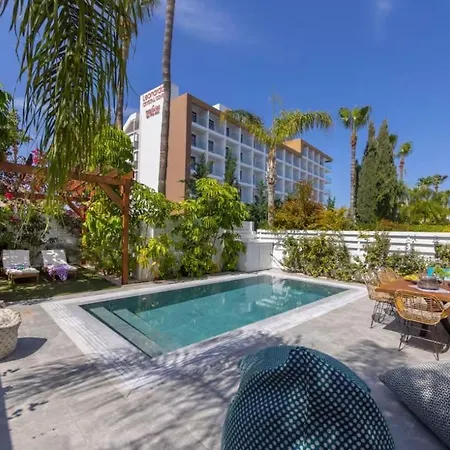 Seaside Family - 2 Min Walk To Villa Paralimni