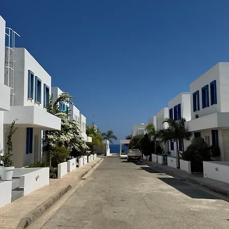 Seaside Family - 2 Min Walk To * Paralimni