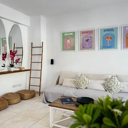Seaside Family - 2 Min Walk To * Paralimni