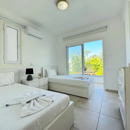 Villa Seaside Family - 2 Min Walk To Paralimni